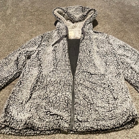 Purchased at TJ-max the brand is thread and supply, full zip Sherpa jacket - Picture 1 of 3